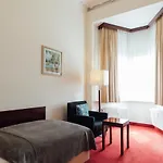 Hotel De France 4*