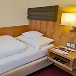 Hotel De France 4*
