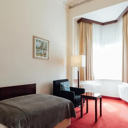 Hotel De France 4*